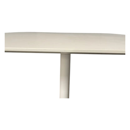 Cafébord med hvid plade og hvid søjlefod