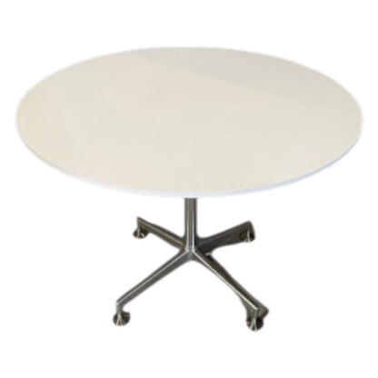 Cafébord med hvid plade og krom søjlefod