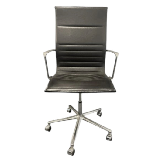 ICF konferencestol med armlæn og stel af poleret aluminium