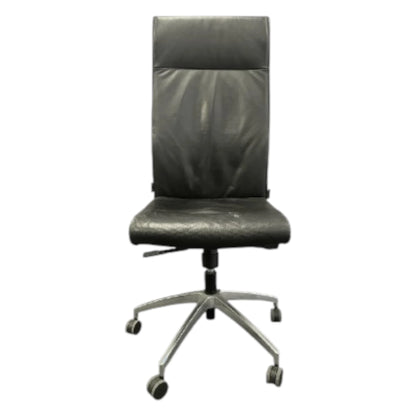 Tungyu sort læderstol m. metal stel