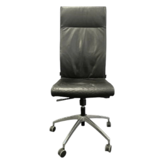 Tungyu sort læderstol m. metal stel