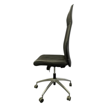 Tungyu sort læderstol m. metal stel