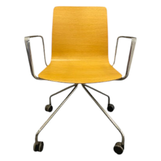 Fiore konferencestol i eg og poleret aluminiumsstel