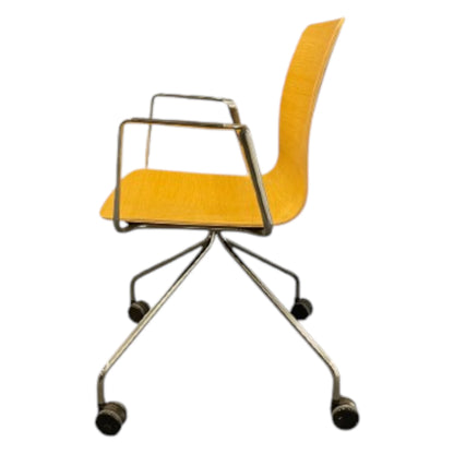 Fiore konferencestol i eg og poleret aluminiumsstel