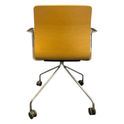 Fiore konferencestol i eg og poleret aluminiumsstel