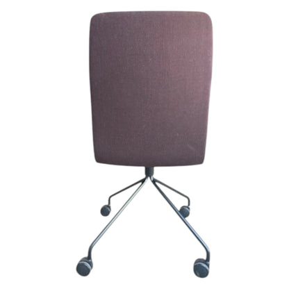 Sola konferencestol med høj ryg, armlæn og hjul. DEMO.