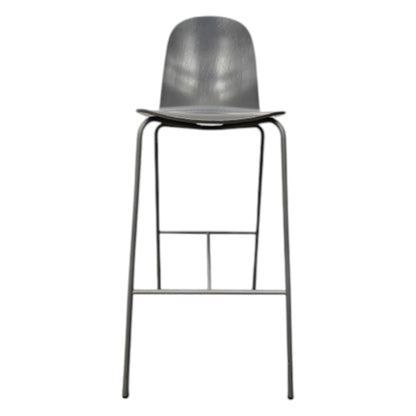 Brugte højstole med stålben i lysegrå.