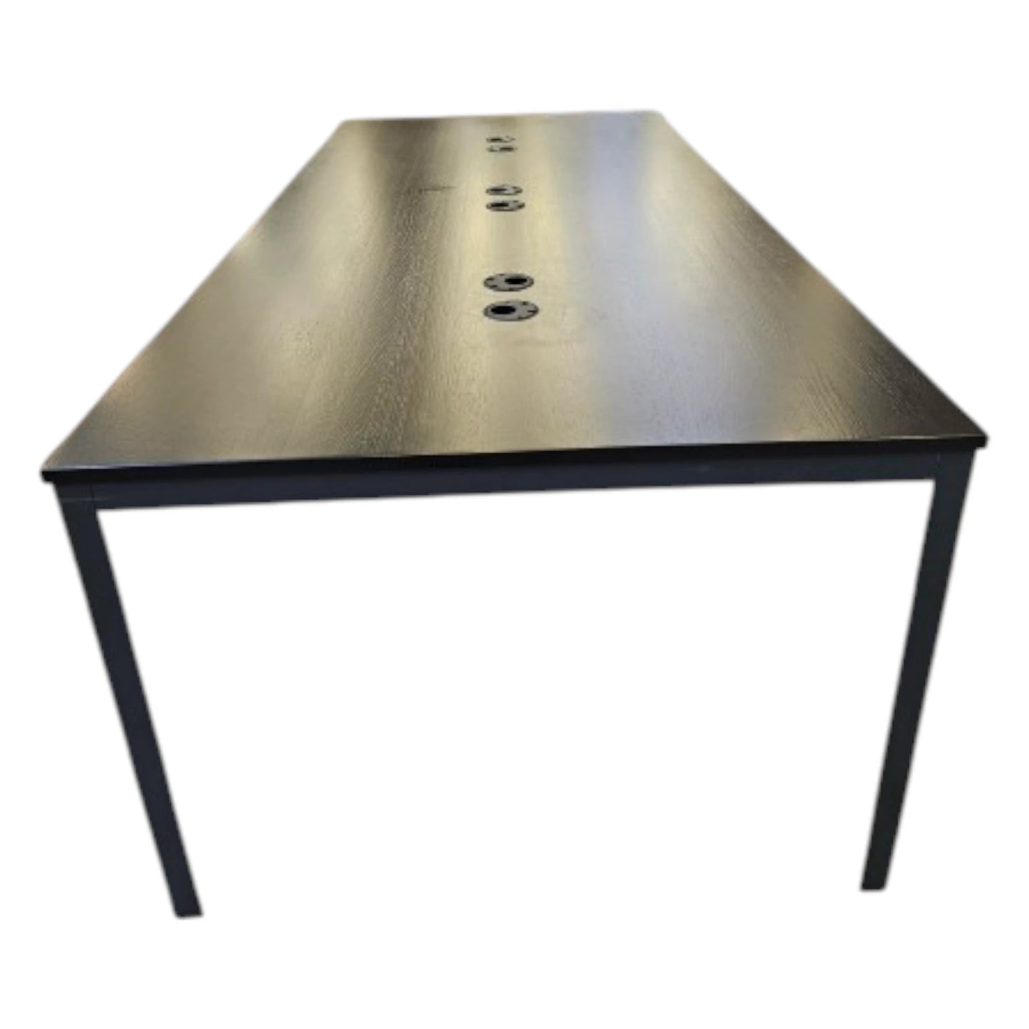 Mødebord med seks strømudtag.