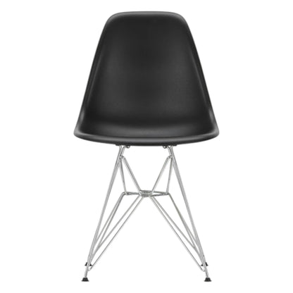 Vitra Eames mødestol.