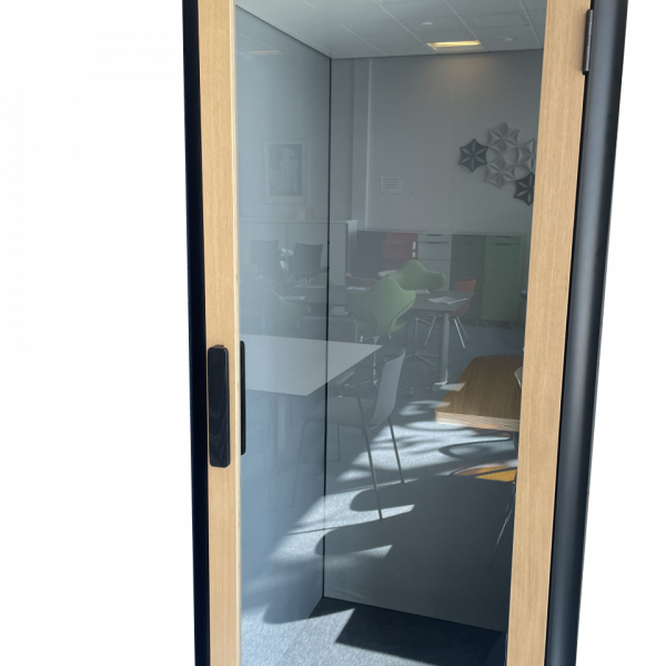 Brugte skriveborde Se stort udvalg her Office Outlet