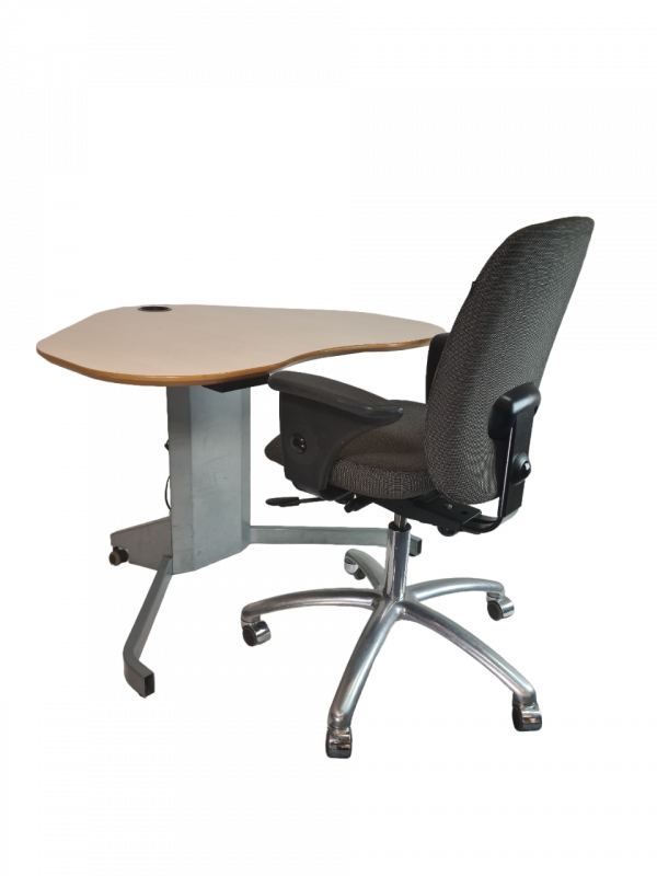 El-skrivebord med lille hjørneplade + Savo kontorstol