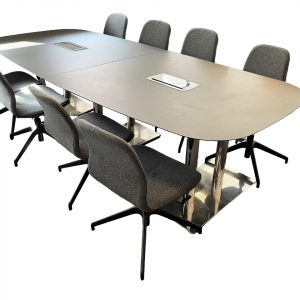 Mødebord, bådformet med sort linoleum bordplade og 3 søjlet stel, krom